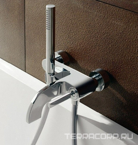 Смеситель для ванны однорыч., излив 210мм, в компл: шланг, лейка д/д, (хром)  KL 3M Cut 3300 CC