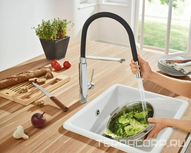 Смеситель для кухни  с гибким изливом, БЕЗ донного клапана, цв. хром/черный ZZ Grohe Concetto 31491000