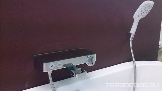 Смеситель для ванны с термостатом (цв.хром/белый)  Select ZZ Hansgrohe ShowerTablet 13151400