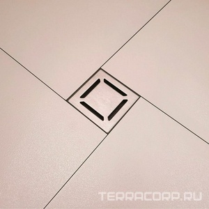 Душевой трап 100*100 мм, боковой выпуск, цвет решетки матовый хром ZZ Berges Универсал 090362