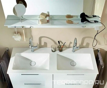 Зеркало с полкой, светодиод. подсв. 900х769х150мм, выкл сбоку справа, 3 крючка, держат. д/фена справа. (цв.белый глянц F2009),  ZZ Burgbad Eqio SEZQ F2009 090 / SEZQ090F2009 Eqio