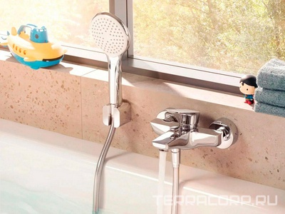 Смеситель для ванны/душа, короткий излив, с установочным комплектом БЕЗ аксессуаров, хром Kludi Pure&Style 406810575