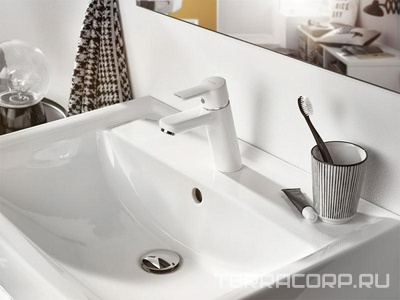 Смеситель для раковины однорычажный без д/к, цвет белый/хром ZZ Kludi Pure&Easy 372929165