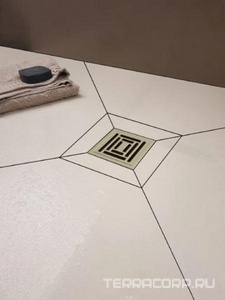 Душевой трап Berges Wasserhaus Zentrum Uno 10x10 см ZZ Berges Универсал 090471