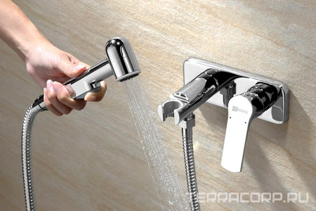 Комплект гигиенического душа (смеситель с внешней и встраив.частью, лейка, шланг, кронштейн с подводом воды 1/2), цв.хром Lemark Plus Grace LM1519C